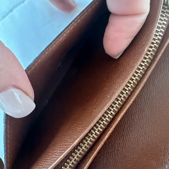 AUTHENTIC LV BI FOLD - Picture 8 of 15